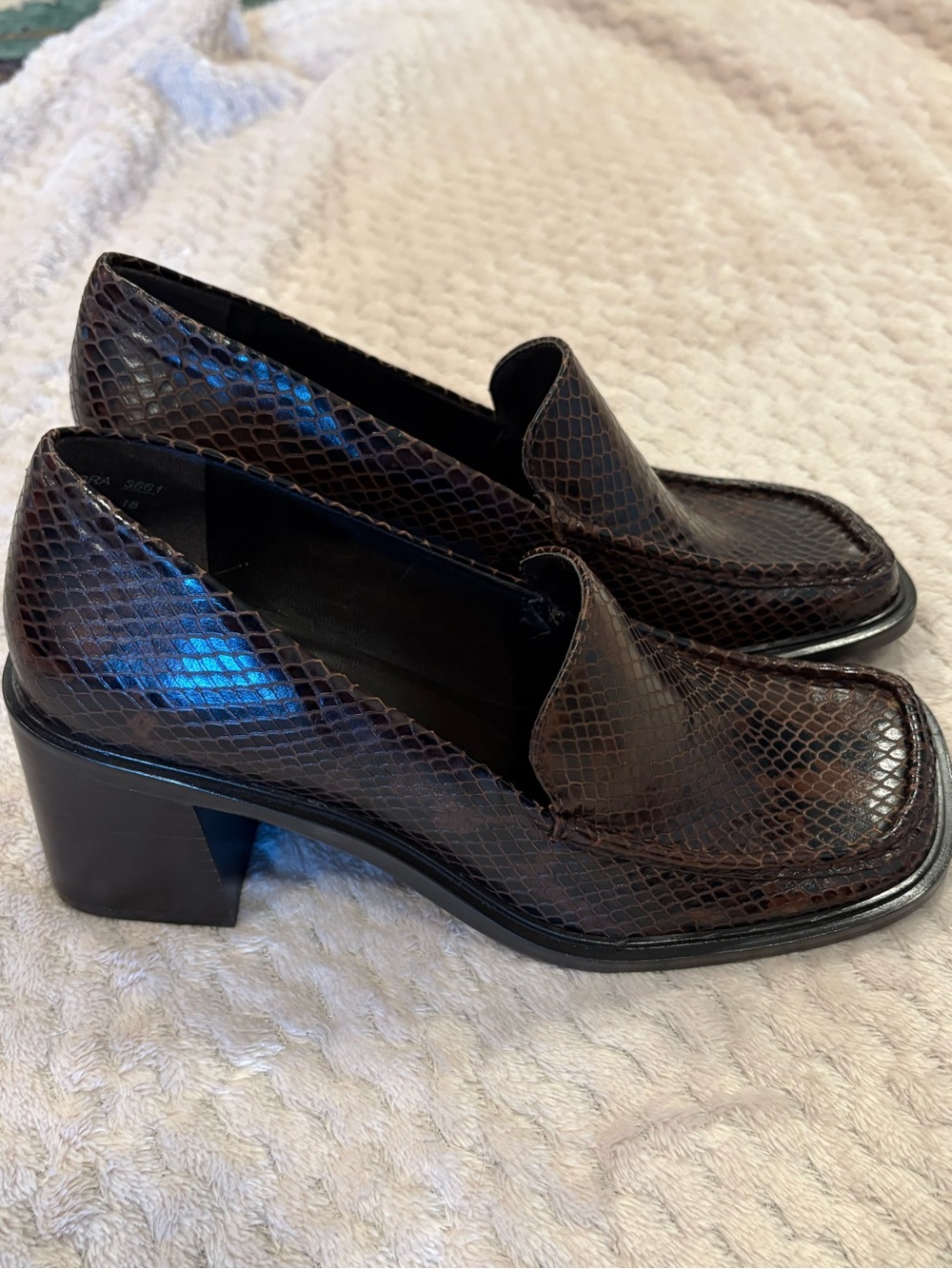 Vintage Wesley & Co | brown snakeskin-embossed block heel loafers SZ 7